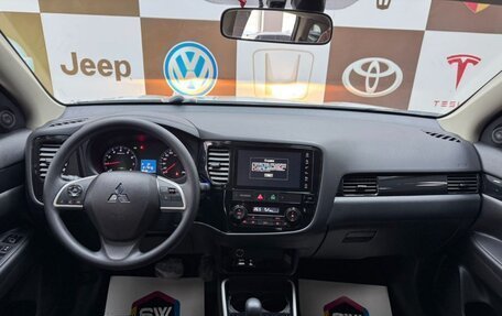 Mitsubishi Outlander III рестайлинг 3, 2022 год, 2 328 000 рублей, 5 фотография