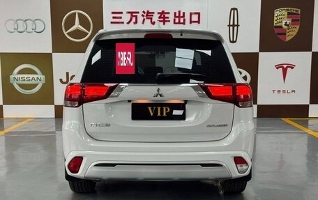 Mitsubishi Outlander III рестайлинг 3, 2022 год, 2 328 000 рублей, 4 фотография