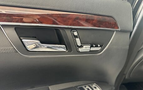 Mercedes-Benz S-Класс, 2005 год, 1 800 000 рублей, 24 фотография