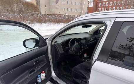 Mitsubishi Outlander III рестайлинг 3, 2016 год, 2 100 000 рублей, 7 фотография