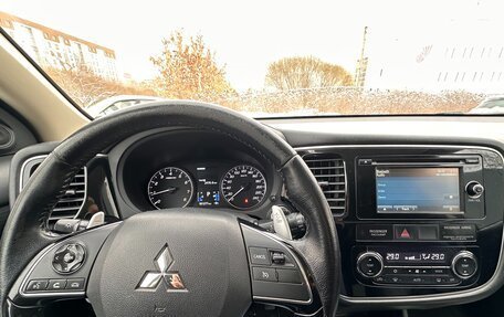 Mitsubishi Outlander III рестайлинг 3, 2016 год, 2 100 000 рублей, 8 фотография