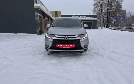 Mitsubishi Outlander III рестайлинг 3, 2016 год, 2 100 000 рублей, 5 фотография