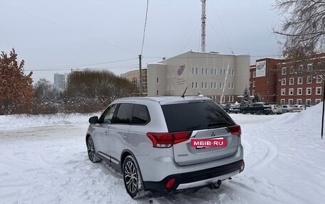 Mitsubishi Outlander III рестайлинг 3, 2016 год, 2 100 000 рублей, 2 фотография