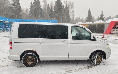 Volkswagen Caravelle T5, 2009 год, 1 000 000 рублей, 3 фотография