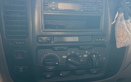 Toyota Land Cruiser 100 рестайлинг 2, 2001 год, 3 500 000 рублей, 27 фотография