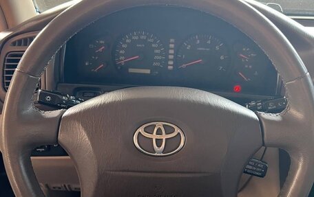 Toyota Land Cruiser 100 рестайлинг 2, 2001 год, 3 500 000 рублей, 29 фотография