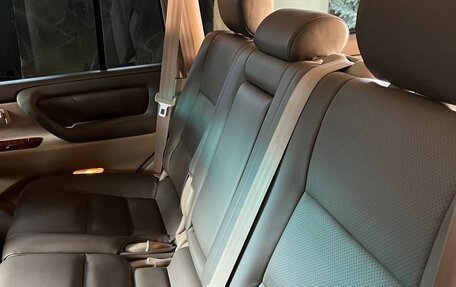 Toyota Land Cruiser 100 рестайлинг 2, 2001 год, 3 500 000 рублей, 35 фотография