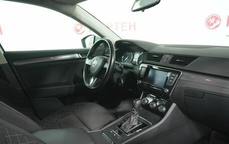 Skoda Superb III рестайлинг, 2018 год, 1 798 000 рублей, 10 фотография