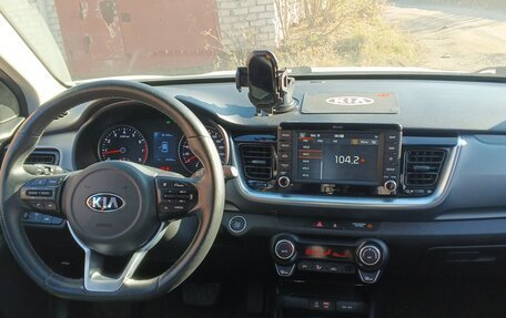 KIA Stonic, 2020 год, 1 850 000 рублей, 3 фотография