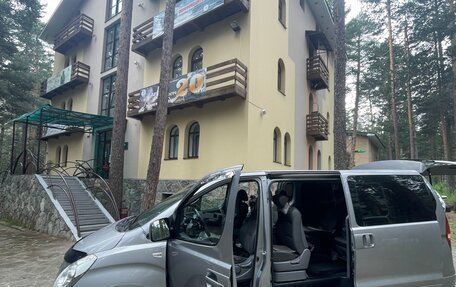 Hyundai Grand Starex Grand Starex I рестайлинг 2, 2011 год, 1 850 000 рублей, 2 фотография