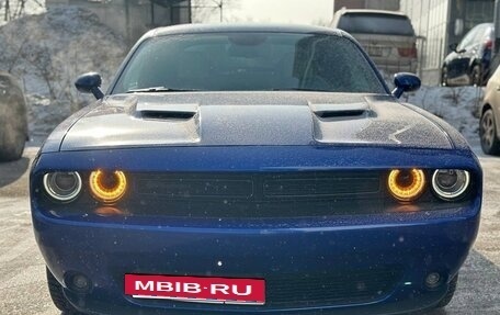 Dodge Challenger III рестайлинг 2, 2021 год, 5 150 000 рублей, 2 фотография