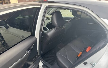 Toyota Camry, 2021 год, 3 300 000 рублей, 4 фотография