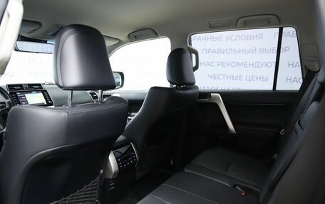 Toyota Land Cruiser Prado 150 рестайлинг 2, 2022 год, 7 500 000 рублей, 11 фотография