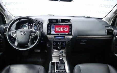 Toyota Land Cruiser Prado 150 рестайлинг 2, 2022 год, 7 500 000 рублей, 12 фотография