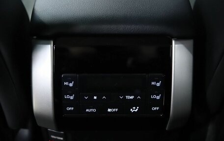 Toyota Land Cruiser Prado 150 рестайлинг 2, 2022 год, 7 500 000 рублей, 16 фотография