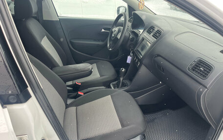 Volkswagen Polo VI (EU Market), 2013 год, 800 000 рублей, 23 фотография