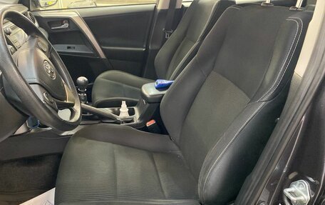 Toyota RAV4, 2015 год, 2 360 000 рублей, 14 фотография