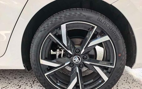 Skoda Octavia IV, 2022 год, 1 700 000 рублей, 17 фотография