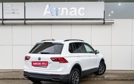 Volkswagen Tiguan II, 2021 год, 2 890 000 рублей, 2 фотография