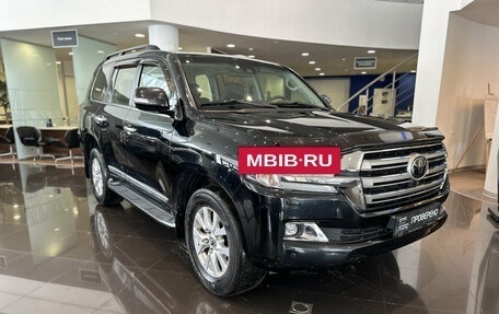 Toyota Land Cruiser 200, 2018 год, 7 199 000 рублей, 3 фотография