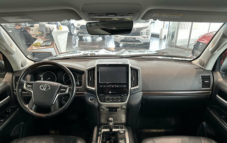 Toyota Land Cruiser 200, 2018 год, 7 199 000 рублей, 17 фотография