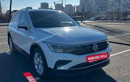 Volkswagen Tiguan II, 2022 год, 2 980 000 рублей, 2 фотография
