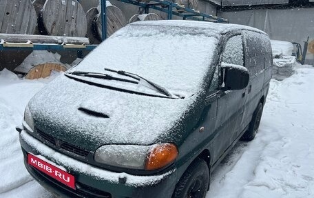 Mitsubishi Space Gear I рестайлинг, 1997 год, 800 000 рублей, 1 фотография