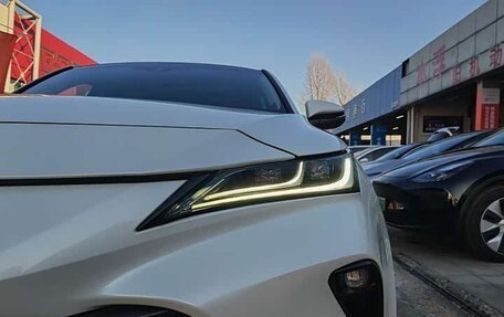 Toyota Venza, 2022 год, 4 200 000 рублей, 5 фотография