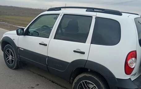 Chevrolet Niva I рестайлинг, 2017 год, 720 000 рублей, 5 фотография