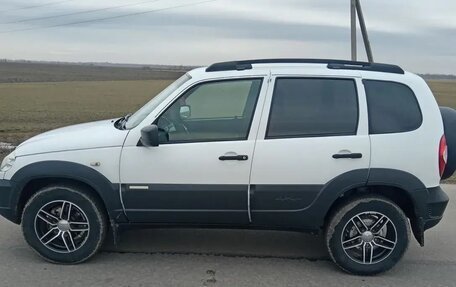 Chevrolet Niva I рестайлинг, 2017 год, 720 000 рублей, 6 фотография