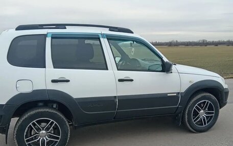 Chevrolet Niva I рестайлинг, 2017 год, 720 000 рублей, 2 фотография