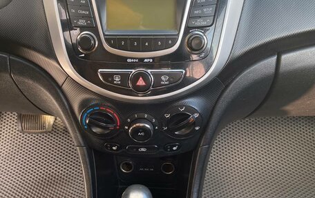 Hyundai Solaris II рестайлинг, 2013 год, 570 000 рублей, 25 фотография