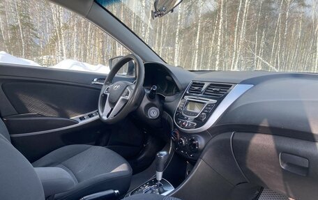 Hyundai Solaris II рестайлинг, 2013 год, 570 000 рублей, 23 фотография