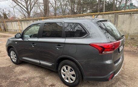 Mitsubishi Outlander III рестайлинг 3, 2016 год, 1 590 000 рублей, 4 фотография