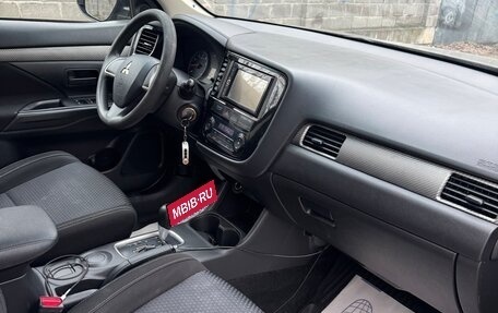 Mitsubishi Outlander III рестайлинг 3, 2016 год, 1 590 000 рублей, 5 фотография