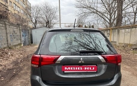 Mitsubishi Outlander III рестайлинг 3, 2016 год, 1 590 000 рублей, 2 фотография