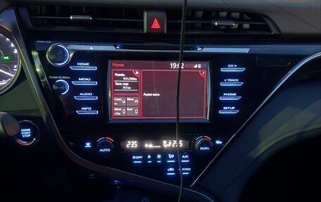 Toyota Camry, 2019 год, 2 950 000 рублей, 10 фотография