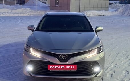 Toyota Camry, 2019 год, 2 950 000 рублей, 2 фотография