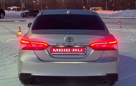 Toyota Camry, 2019 год, 2 950 000 рублей, 4 фотография