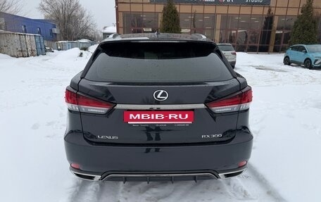 Lexus RX IV рестайлинг, 2020 год, 6 500 000 рублей, 3 фотография