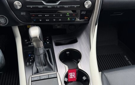 Lexus RX IV рестайлинг, 2020 год, 6 500 000 рублей, 9 фотография