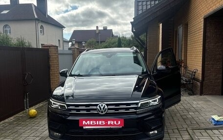 Volkswagen Tiguan II, 2020 год, 2 330 000 рублей, 2 фотография