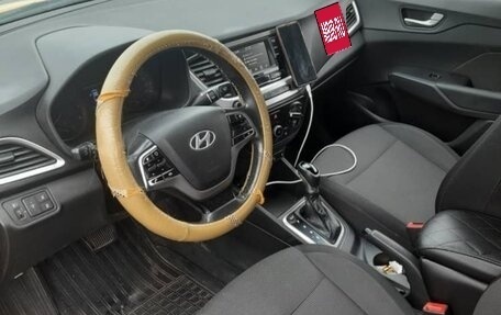 Hyundai Solaris II рестайлинг, 2018 год, 650 000 рублей, 5 фотография