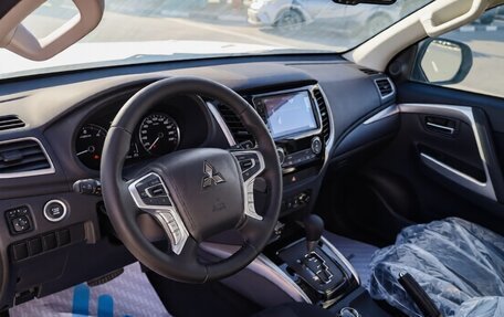 Mitsubishi Montero Sport, 2023 год, 4 090 000 рублей, 15 фотография