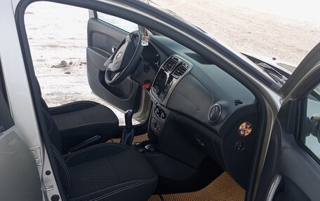 Renault Logan II, 2018 год, 970 000 рублей, 7 фотография