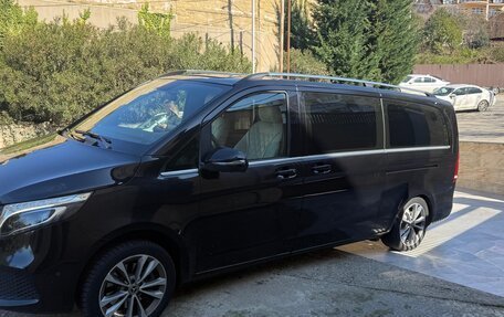 Mercedes-Benz V-Класс, 2022 год, 8 300 000 рублей, 3 фотография