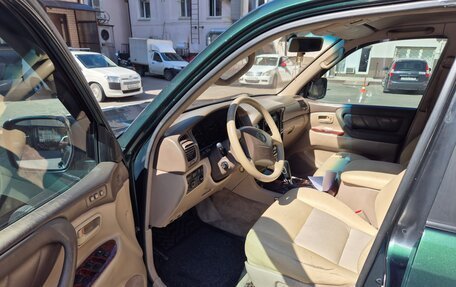 Toyota Land Cruiser 100 рестайлинг 2, 2000 год, 1 850 000 рублей, 13 фотография