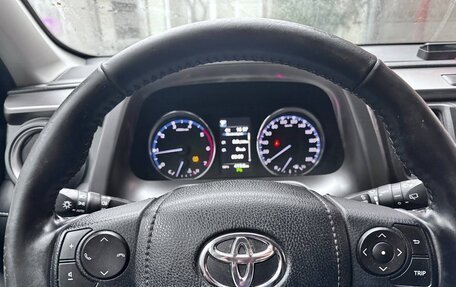 Toyota RAV4, 2018 год, 2 300 000 рублей, 10 фотография