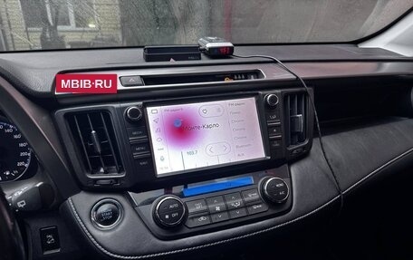 Toyota RAV4, 2018 год, 2 300 000 рублей, 11 фотография