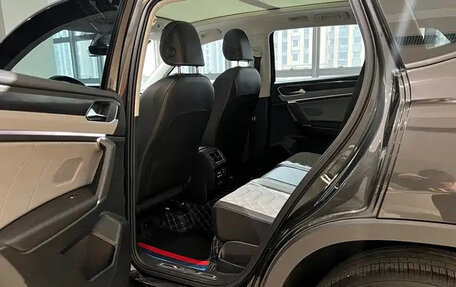 Volkswagen Touran III, 2023 год, 1 900 000 рублей, 12 фотография